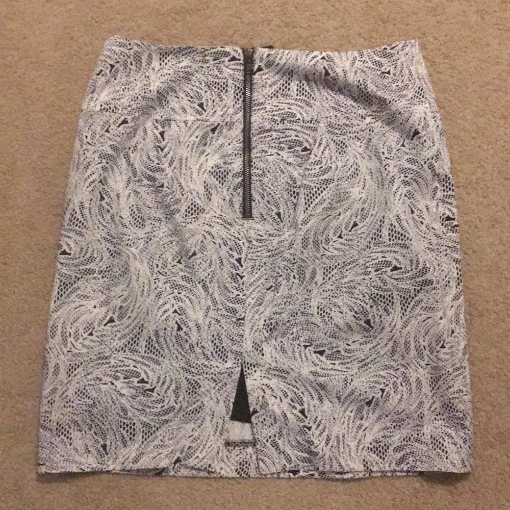 Club Monaco Patterned Skirt Size 6 EUC - Picture 2 of 3
